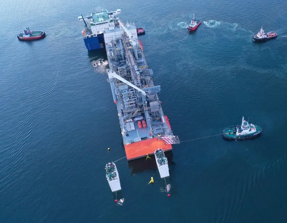 Offshore operations vessel with tug support at sea