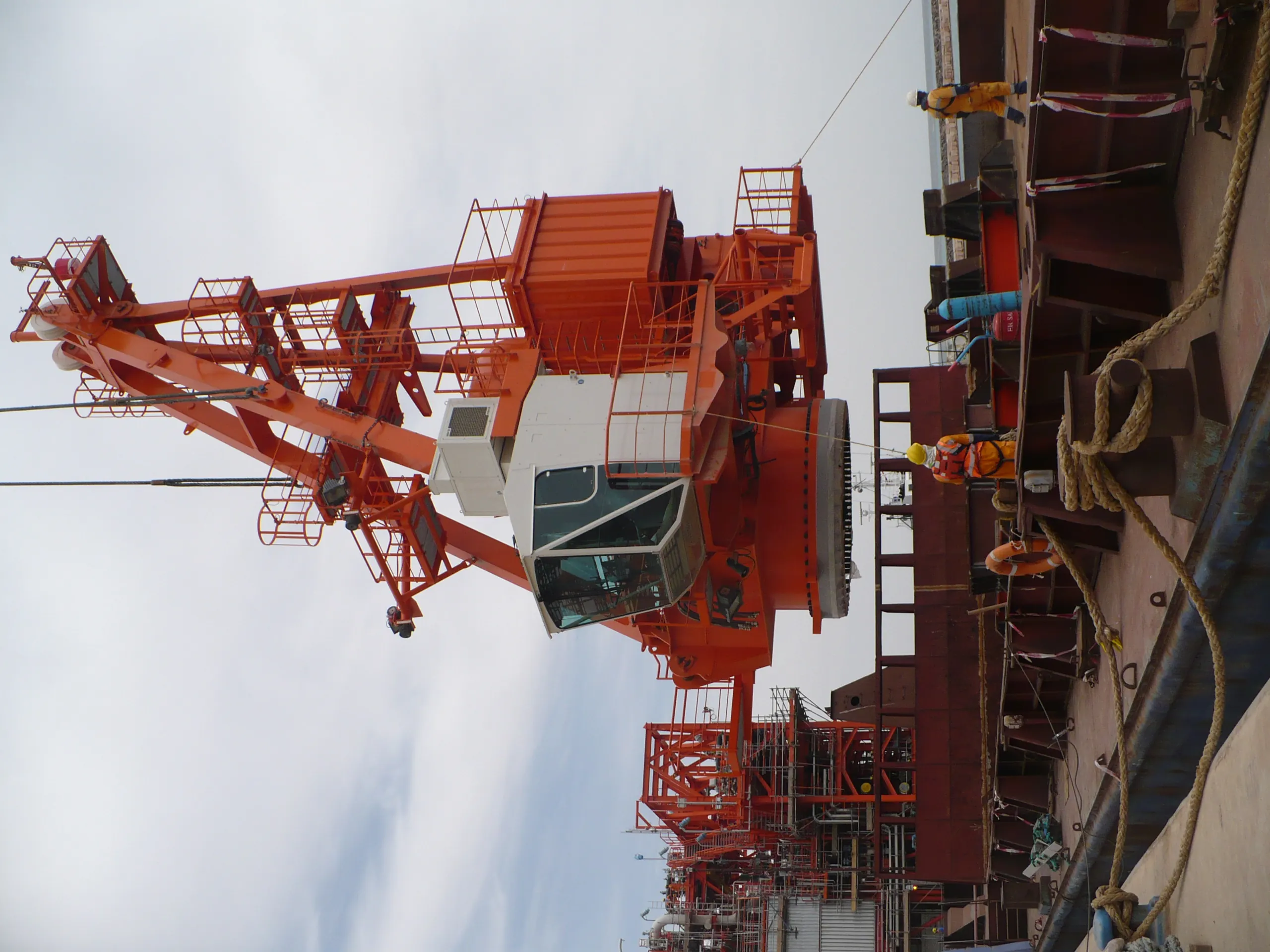 Quayside heavy-lift operation during integration checks