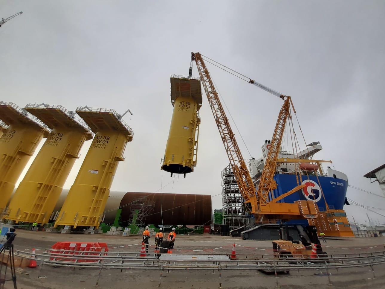 Jacket foundation handling at quayside during transport preparation
