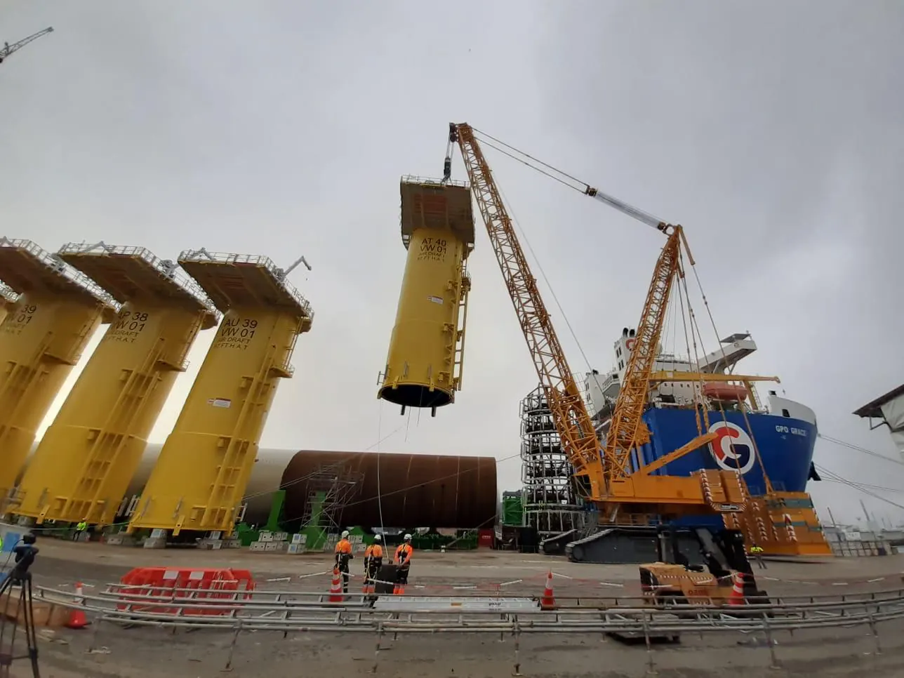 Offshore wind jacket component handling at quayside