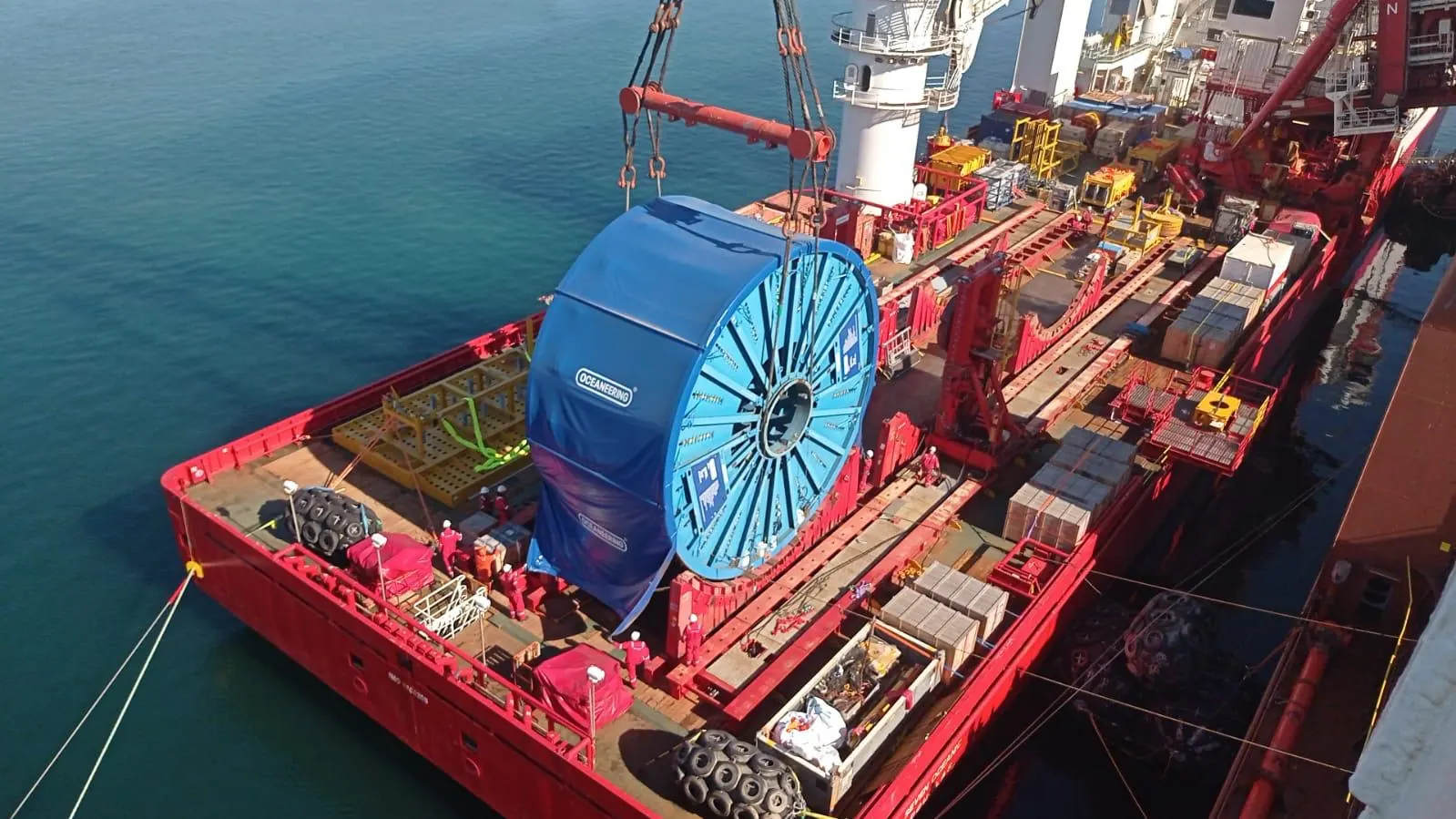 Project cargo deck loadout with large offshore reel